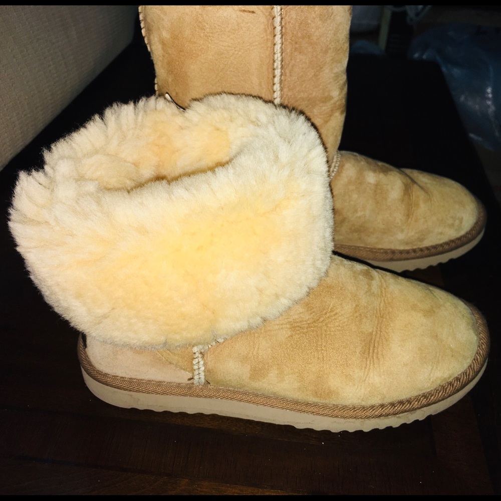 UGG Australia Women's Classic Short II Sz5 sheep